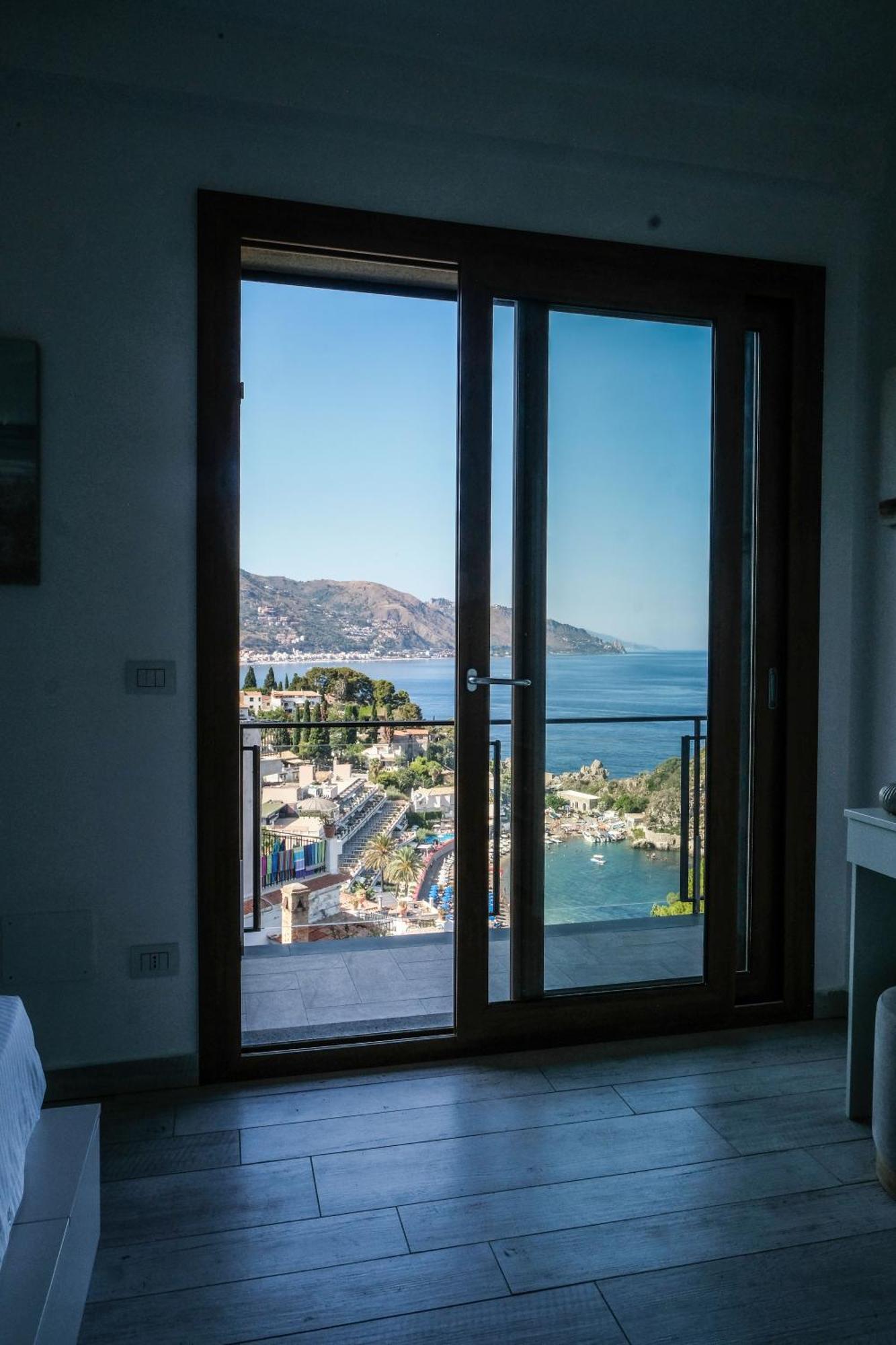 Isola Bella Luxury View Apartment *